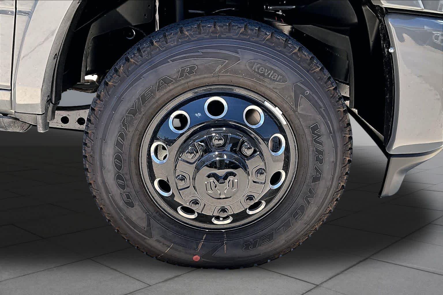 New 2026 RAM 3500 Limited AWD/4WD image 12