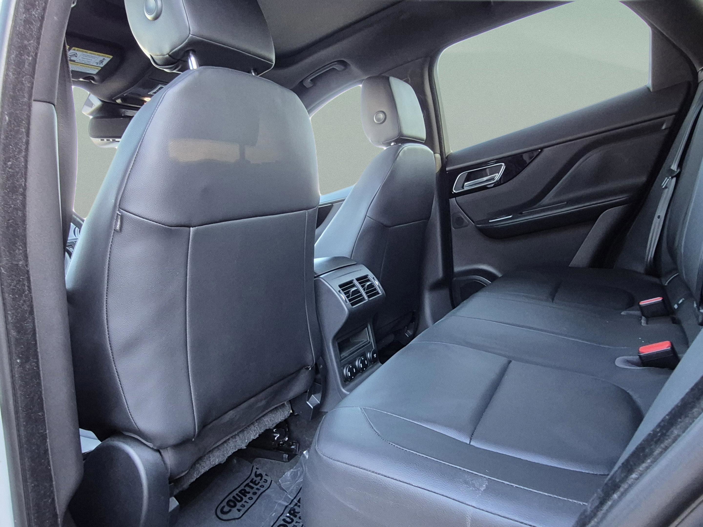 Used 2018 Jaguar F-PACE Premium AWD/4WD image 16