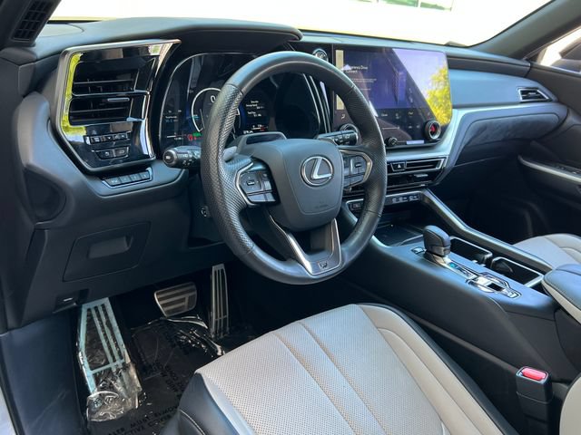 Used 2025 Lexus TX 500h AWD w/ Technology Package image 27