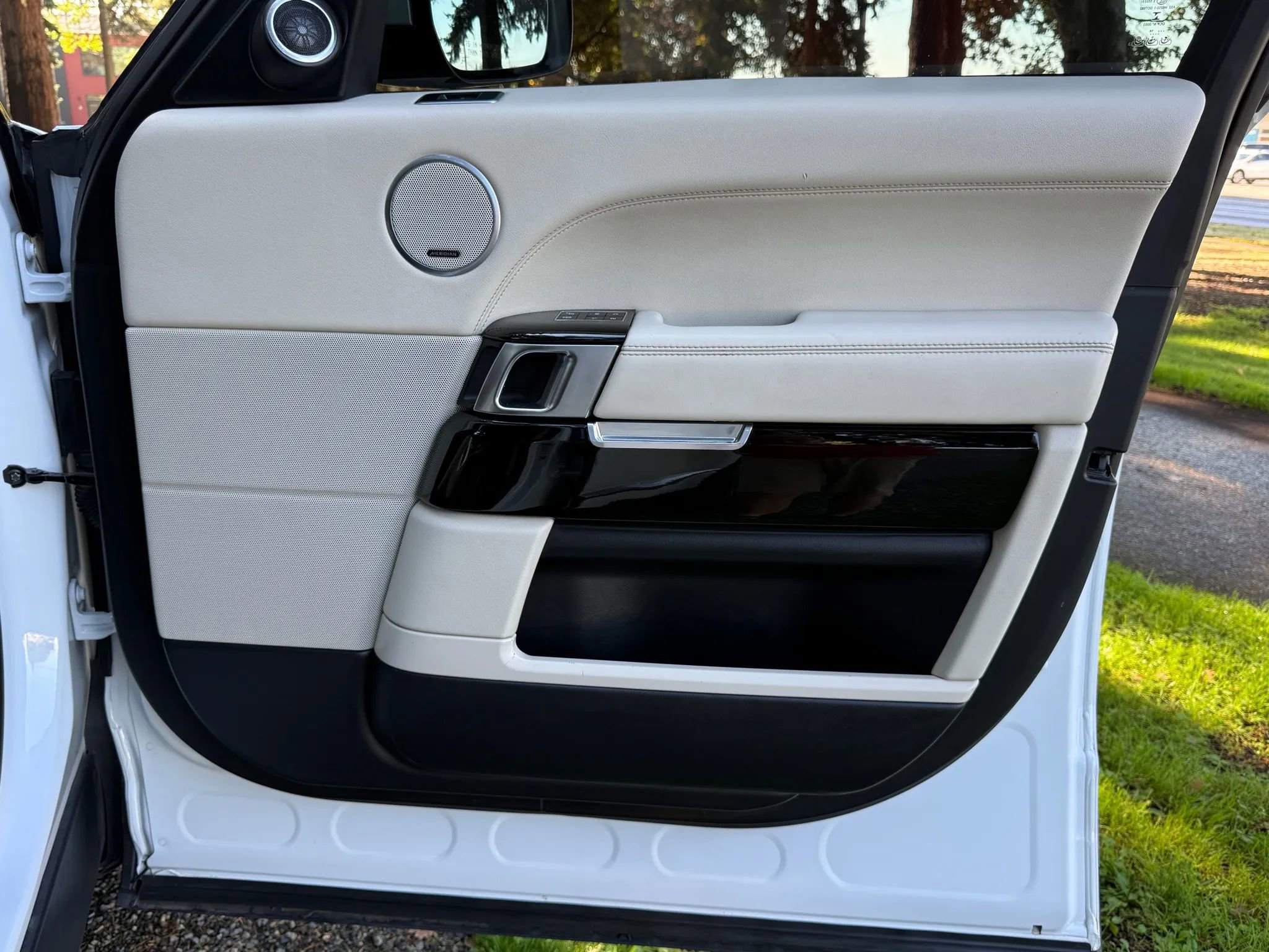 Used 2014 Land Rover Range Rover Supercharged image 51