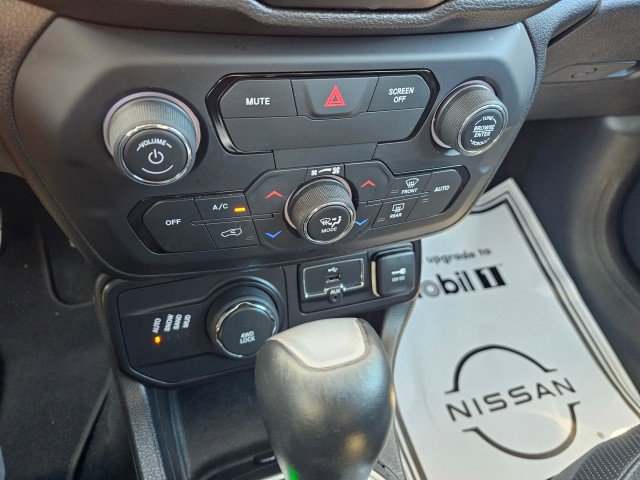 Used 2018 Jeep Renegade Limited image 34