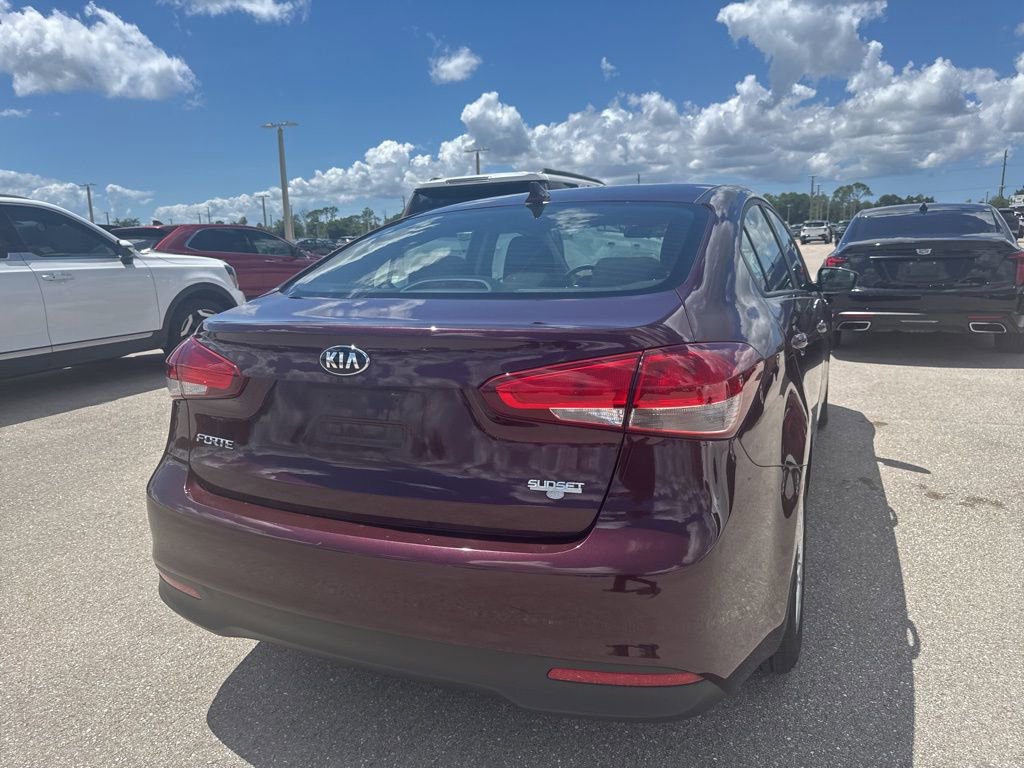 Used 2017 Kia Forte LX image 4