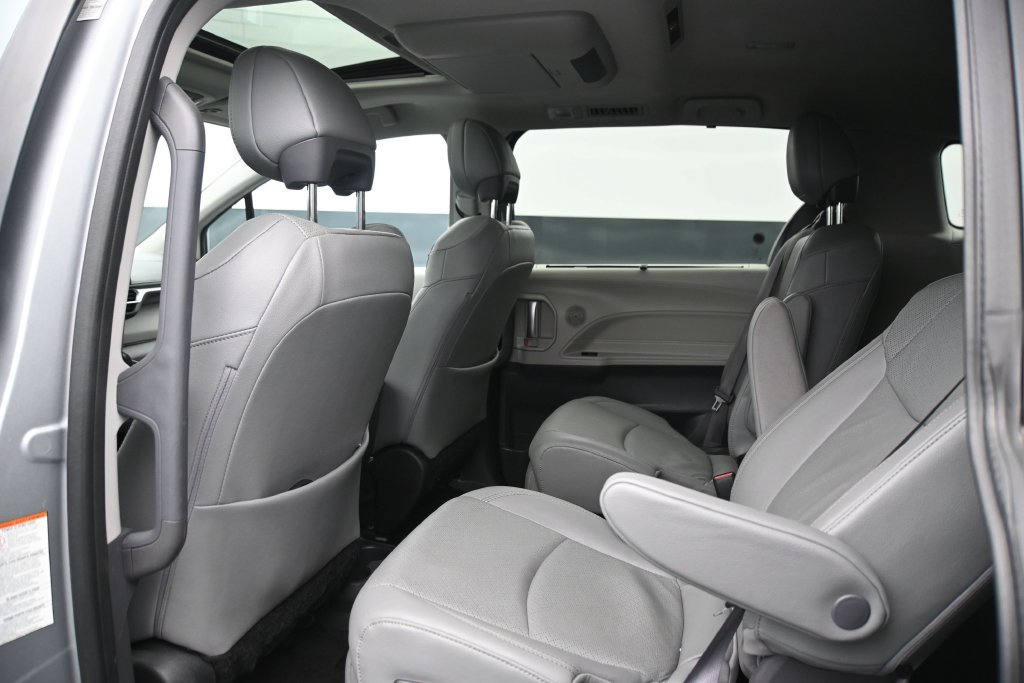 Used 2024 Toyota Sienna Limited AWD/4WD image 18