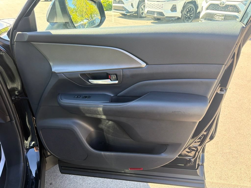 Used 2025 Toyota Grand Highlander AWD image 9