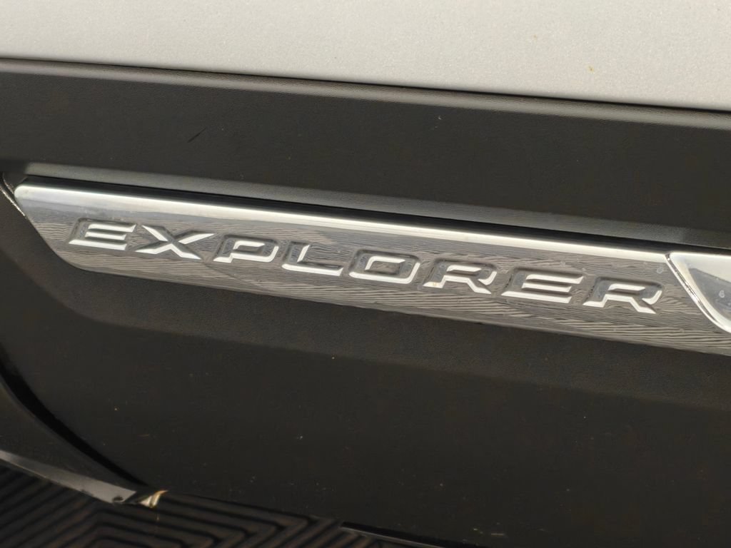 Used 2017 Ford Explorer Limited w/ Equipment Group 301A AWD/4WD image 67