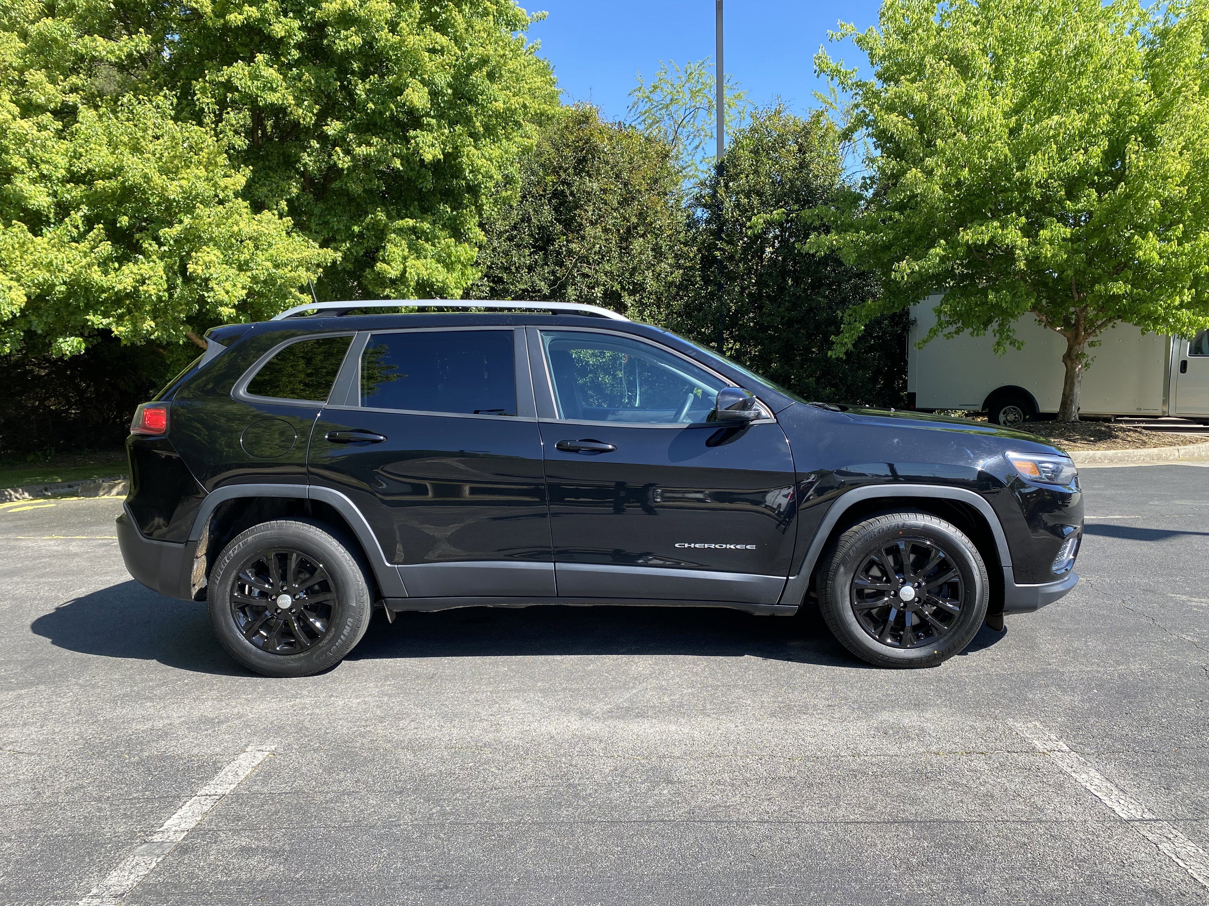 Used 2020 Jeep Cherokee Latitude FWD image 10