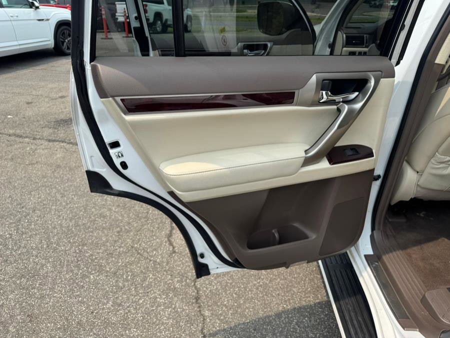 Used 2017 Lexus GX 460 Premium image 19