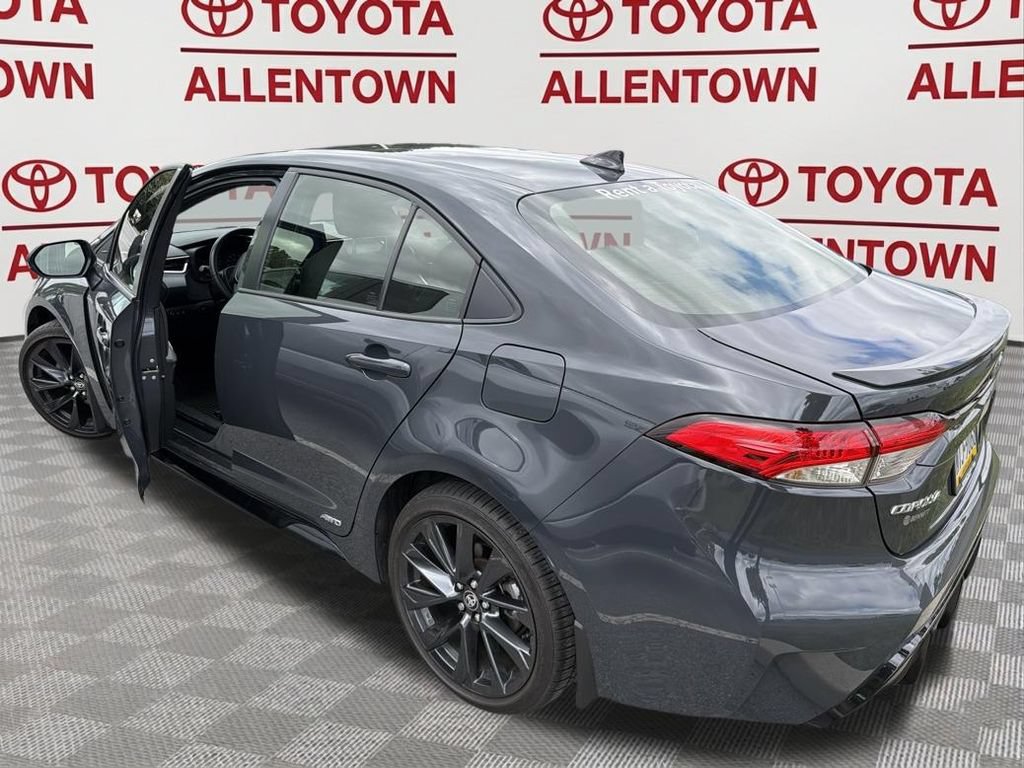 Used 2025 Toyota Corolla SE AWD/4WD image 16