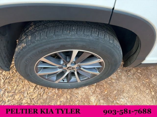 Used 2019 Toyota Highlander SE image 13