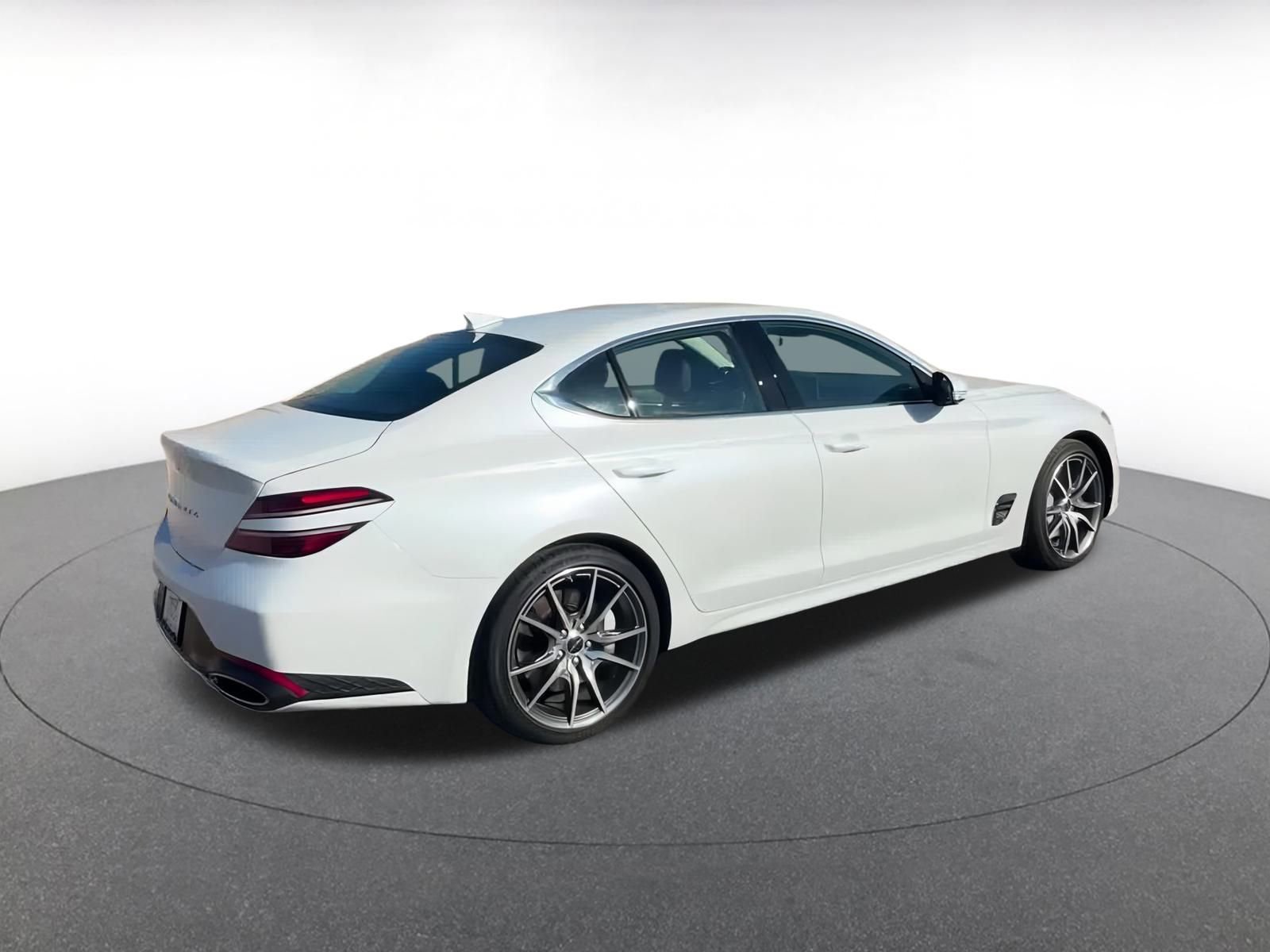 Used 2025 Genesis G70 2.5T image 15