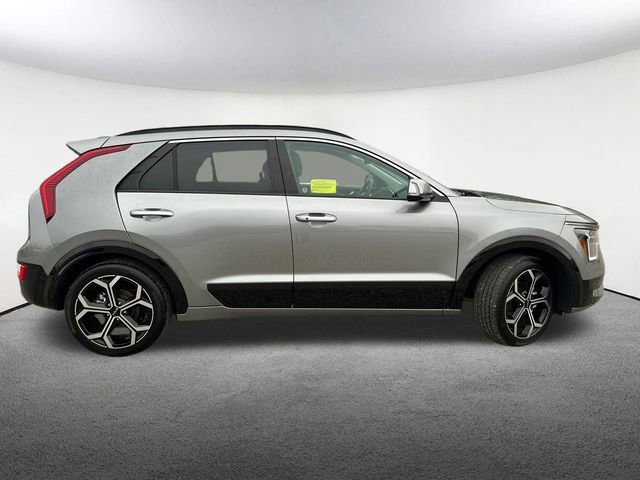 Used 2024 Kia Niro EX Touring image 17