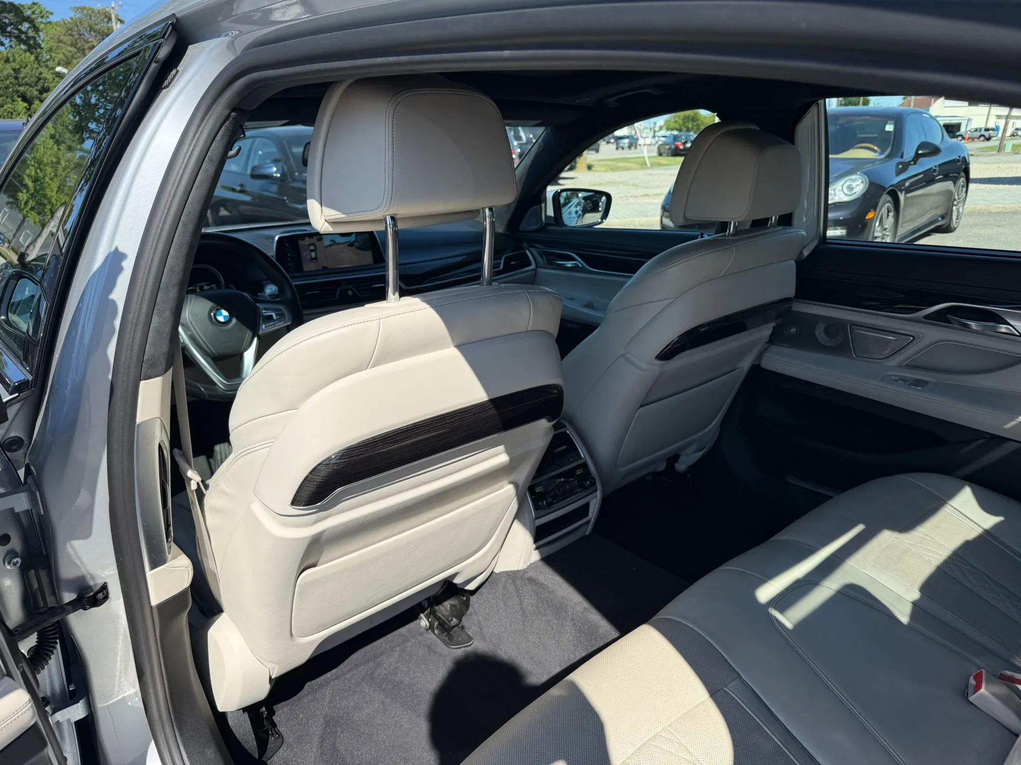 Used 2017 BMW 740i xDrive AWD/4WD image 18