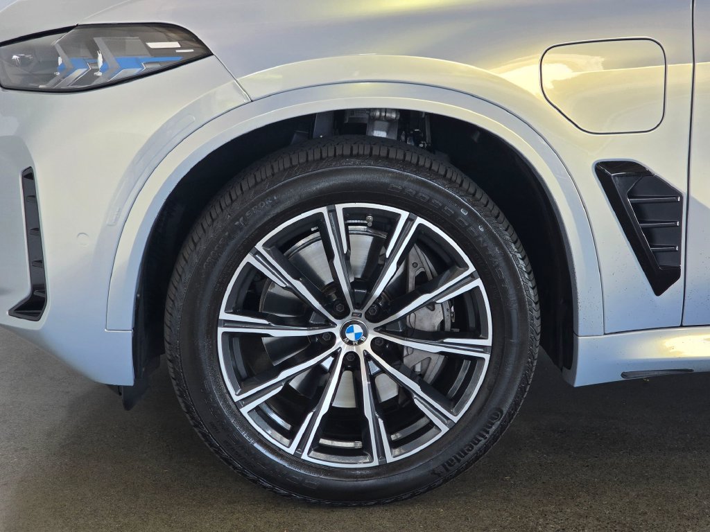 Used 2026 BMW X5 xDrive50e w/ M Sport Package AWD/4WD image 8