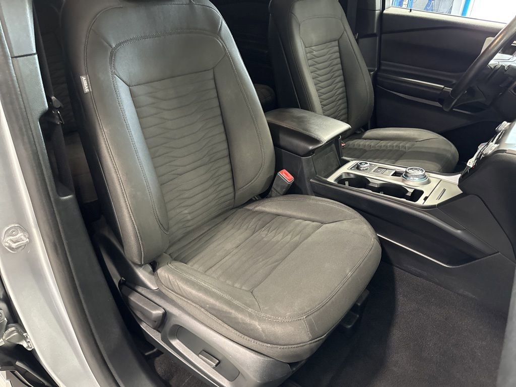 Used 2020 Ford Explorer XLT w/ Comfort Package image 40