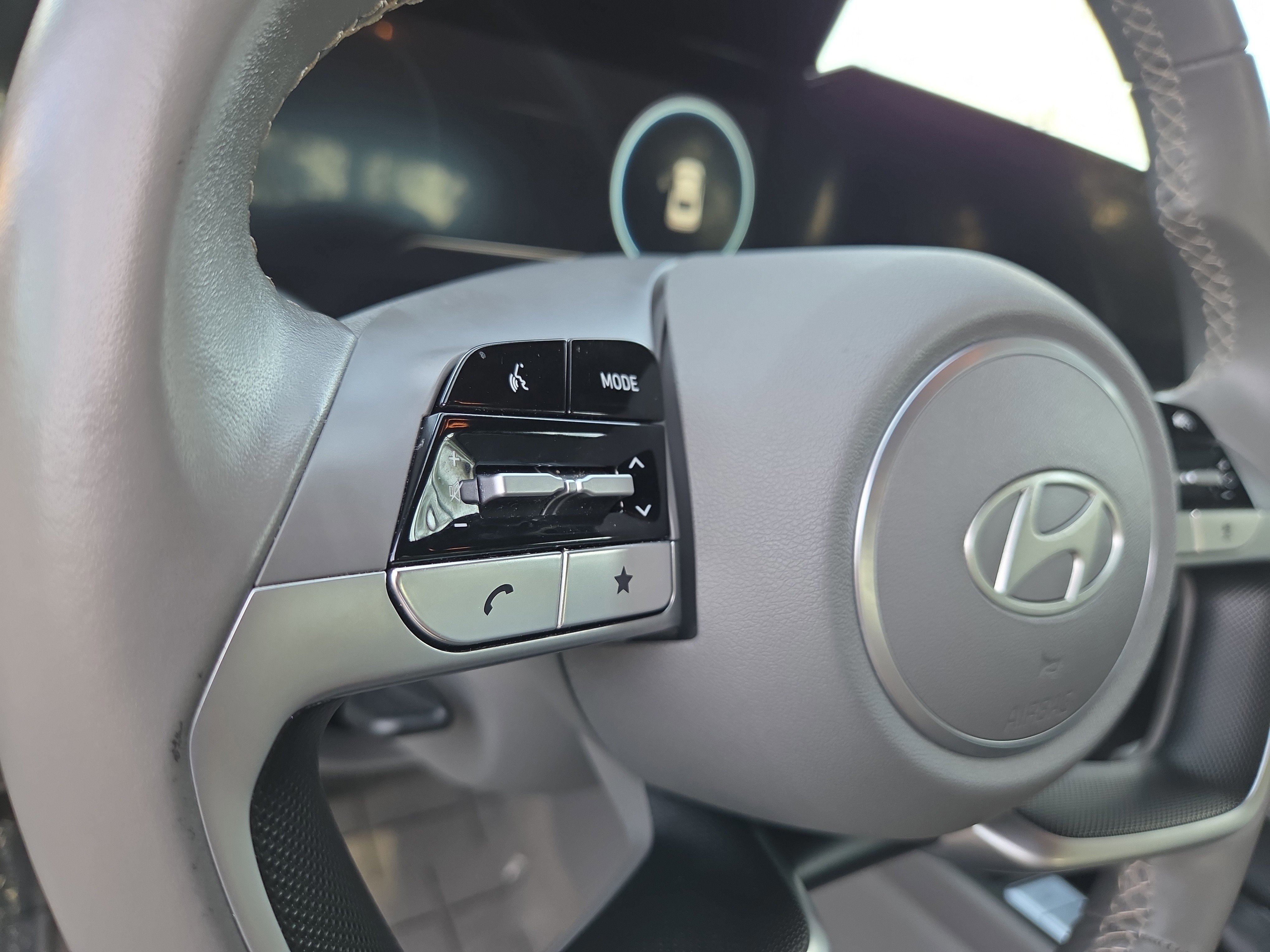 Used 2025 Hyundai Elantra SEL image 14