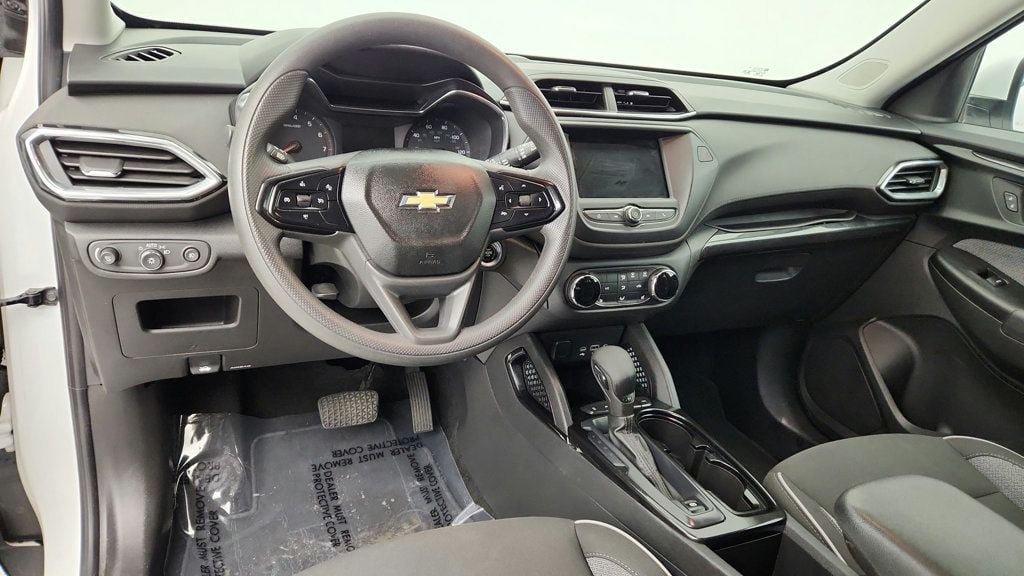 Used 2022 Chevrolet TrailBlazer LT AWD/4WD image 12