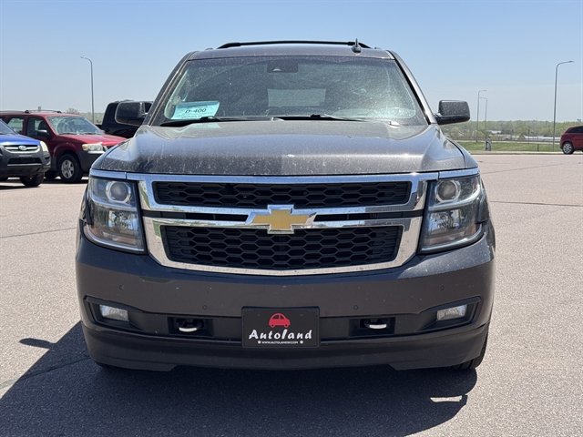 Used 2018 Chevrolet Suburban LT w/ LT Signature Package AWD/4WD image 2