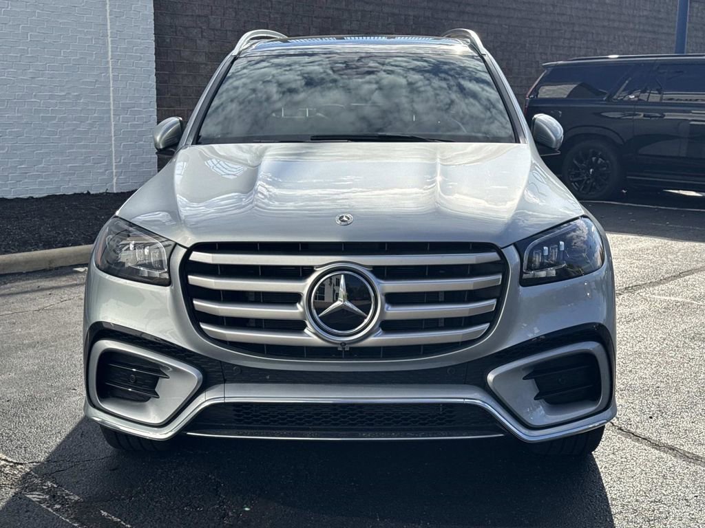 Used 2025 Mercedes-Benz GLS 450 4MATIC image 10