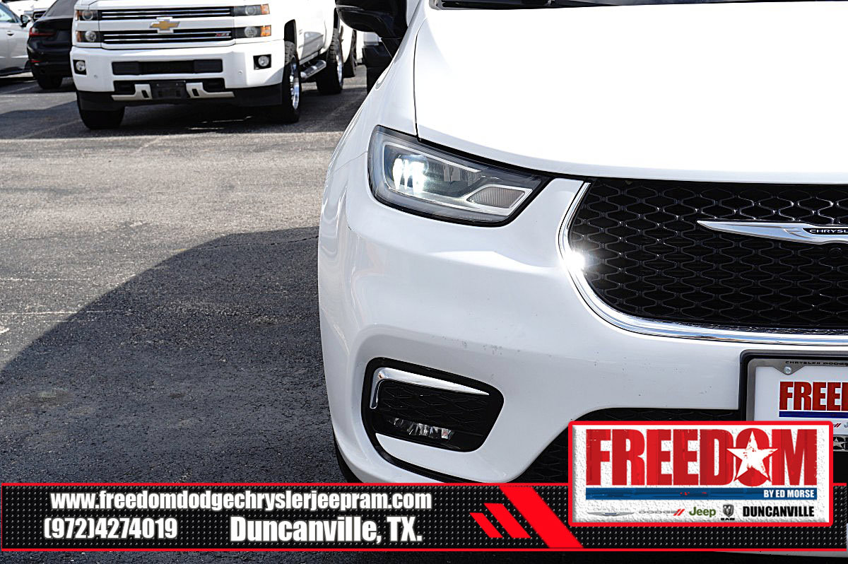 Used 2024 Chrysler Pacifica Touring-L FWD image 42