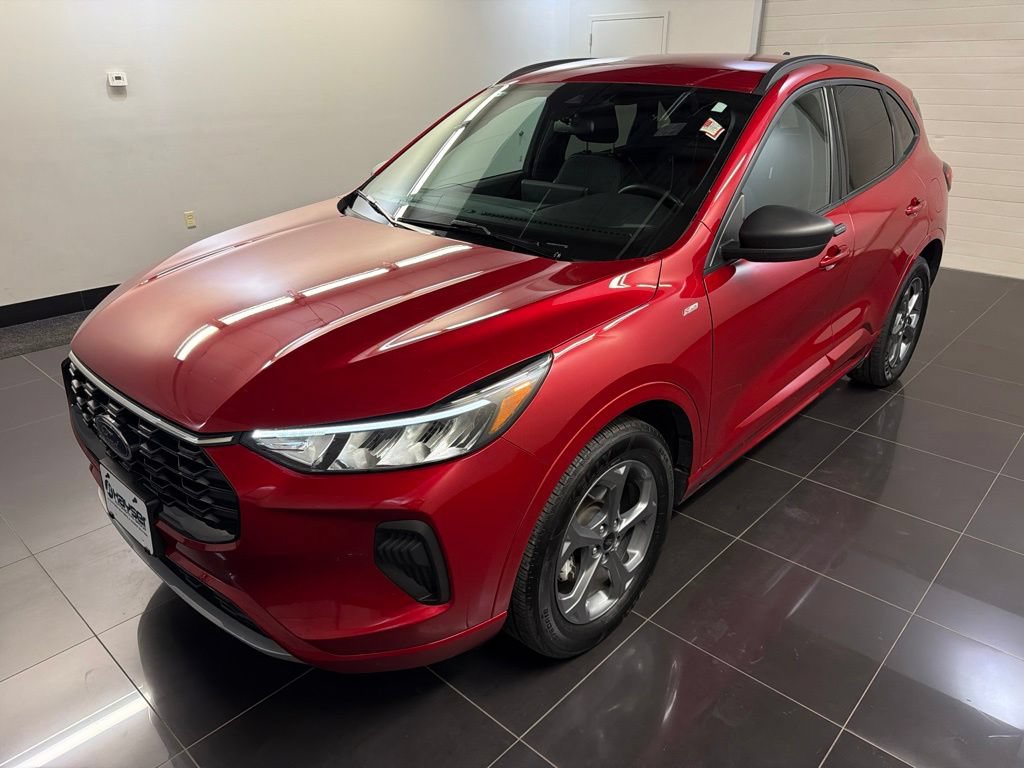 Used 2023 Ford Escape ST-Line w/ Tech Pack #1 AWD/4WD image 3