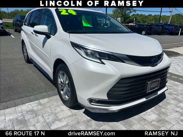 Used 2024 Toyota Sienna Limited AWD/4WD image 7