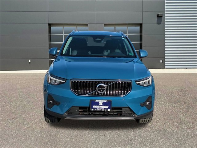 Used 2025 Volvo XC40 B5 Plus image 2