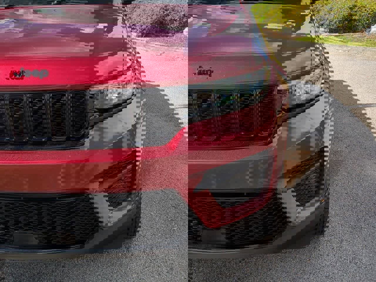 Used 2024 Jeep Grand Cherokee Altitude image 11