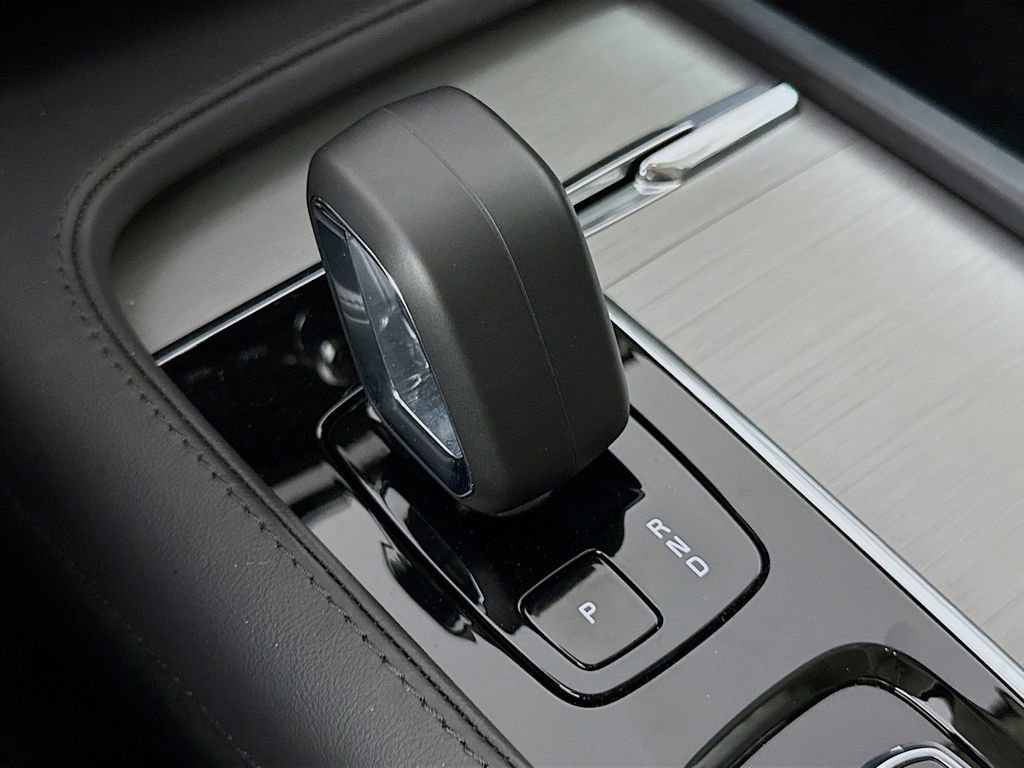 Certified 2025 Volvo XC90 B5 Core w/ Protection Package Premier image 17