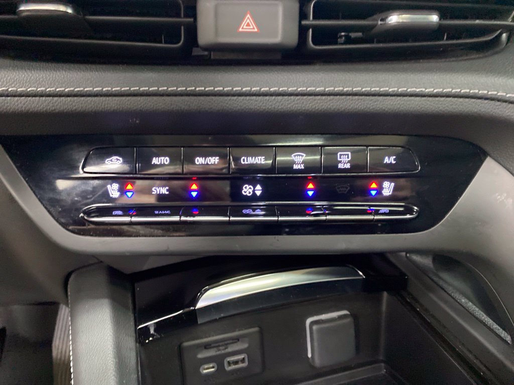 Used 2023 Buick Envision Avenir AWD/4WD image 38
