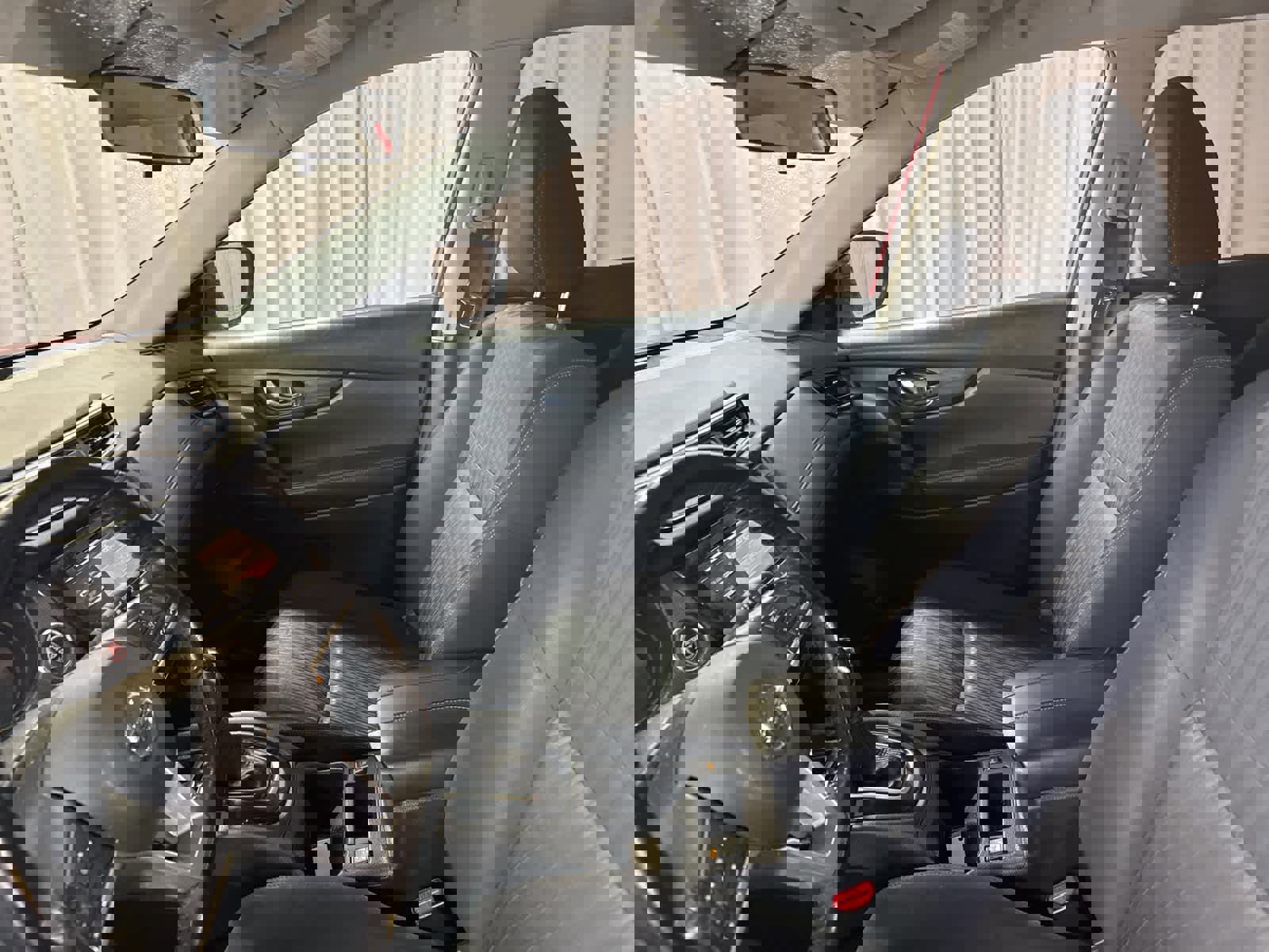 Used 2017 Nissan Rogue SV image 18