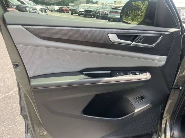 Used 2024 Volkswagen Atlas Peak Edition SE AWD/4WD image 19
