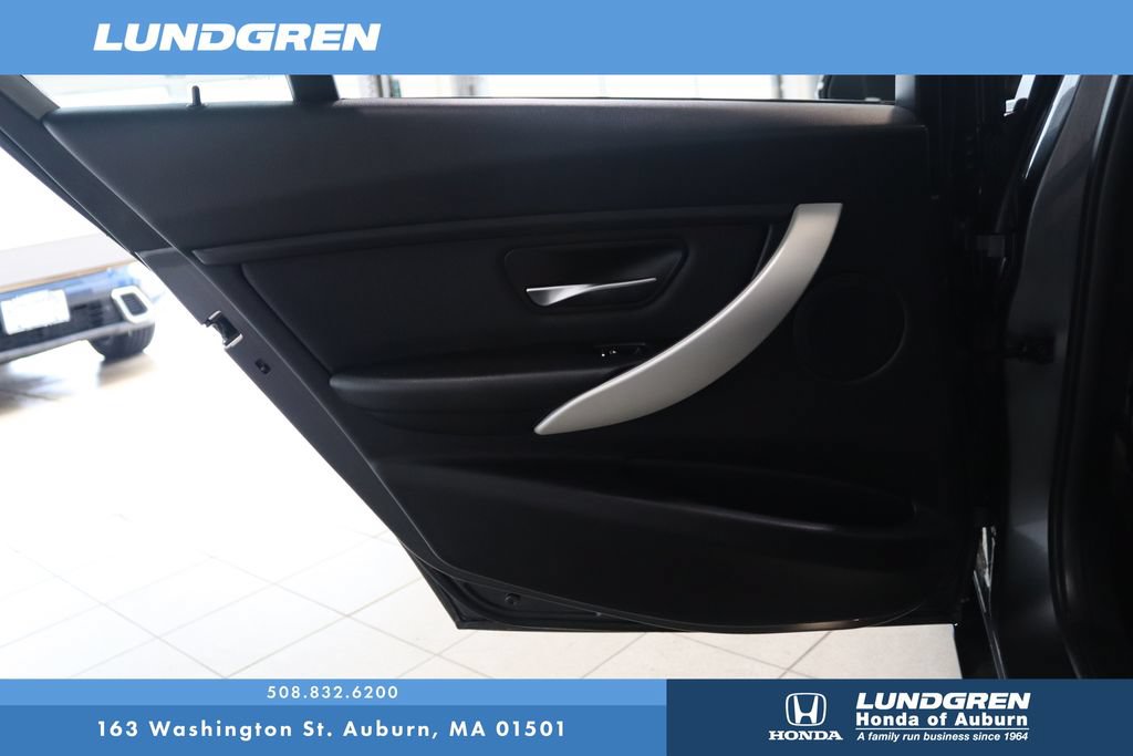 Used 2018 BMW 320i xDrive Sedan w/ Convenience Package AWD/4WD image 12