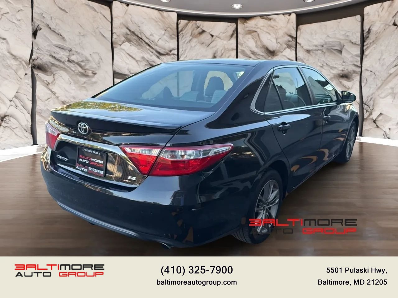 Used 2017 Toyota Camry SE w/ Moonroof Package FWD image 23