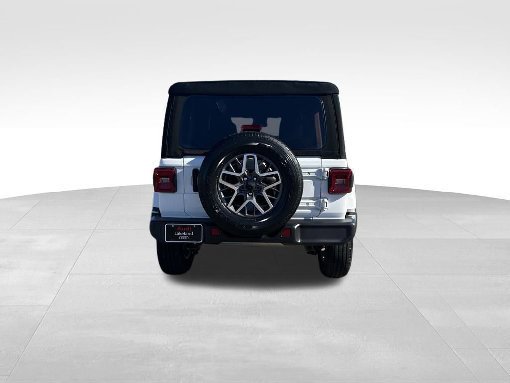 Used 2024 Jeep Wrangler Unlimited Sahara AWD/4WD image 4