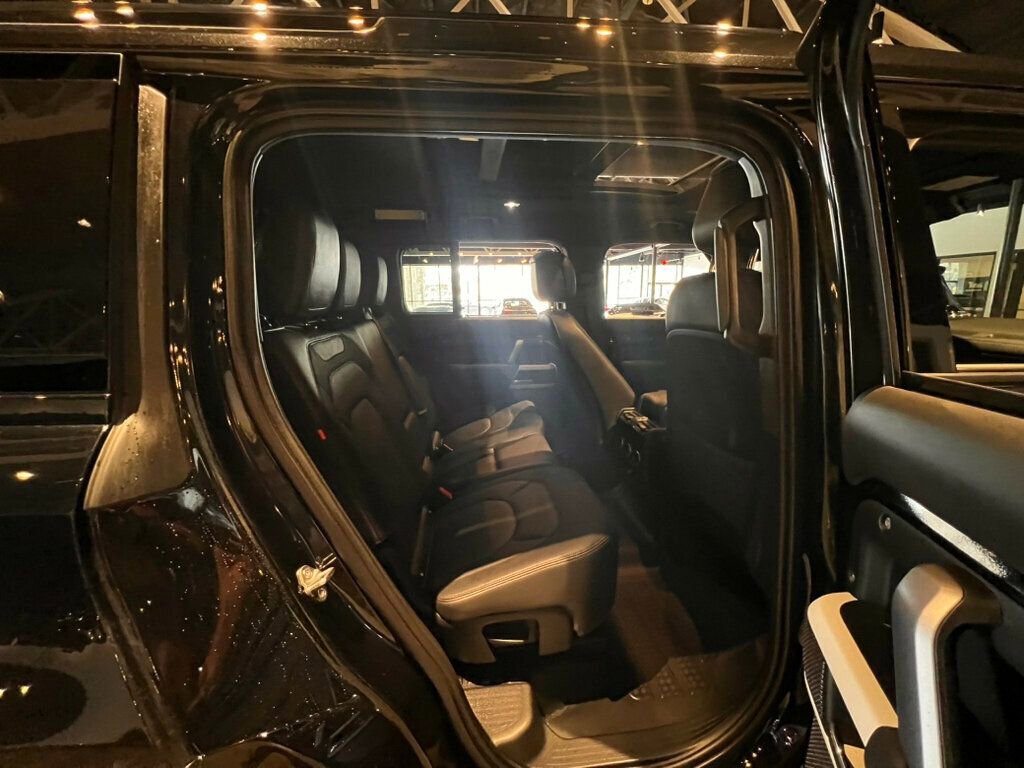 Used 2023 Land Rover Defender 110 X-Dynamic SE image 14