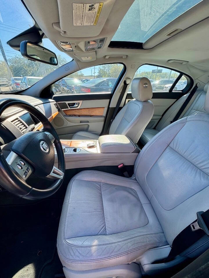 Used 2010 Jaguar XF Luxury image 23