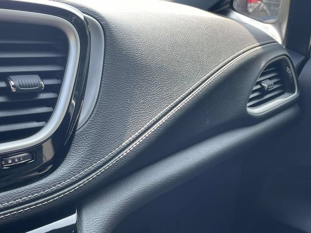 Used 2023 Chrysler Pacifica Touring-L w/ S Appearance Package FWD image 32