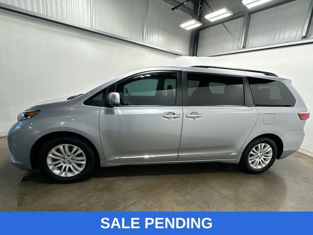 Used 2017 Toyota Sienna XLE Premium FWD video 2