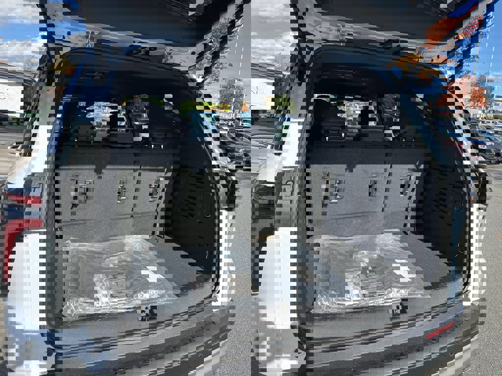 New 2026 Chevrolet Traverse LT w/ Driver Confidence Package image 29