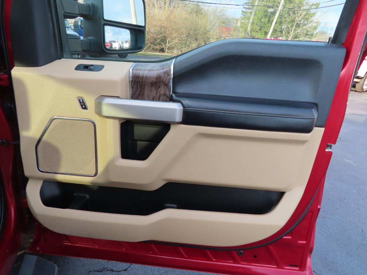 Used 2017 Ford F350 Lariat w/ Chrome Package image 48