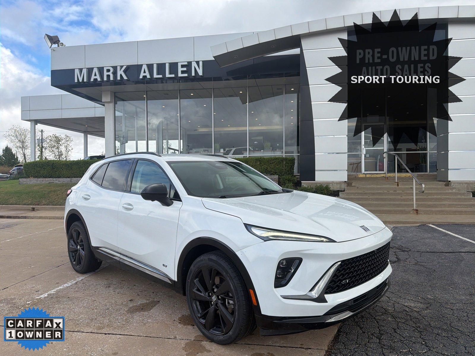 Used 2024 Buick Envision Sport Touring image 1