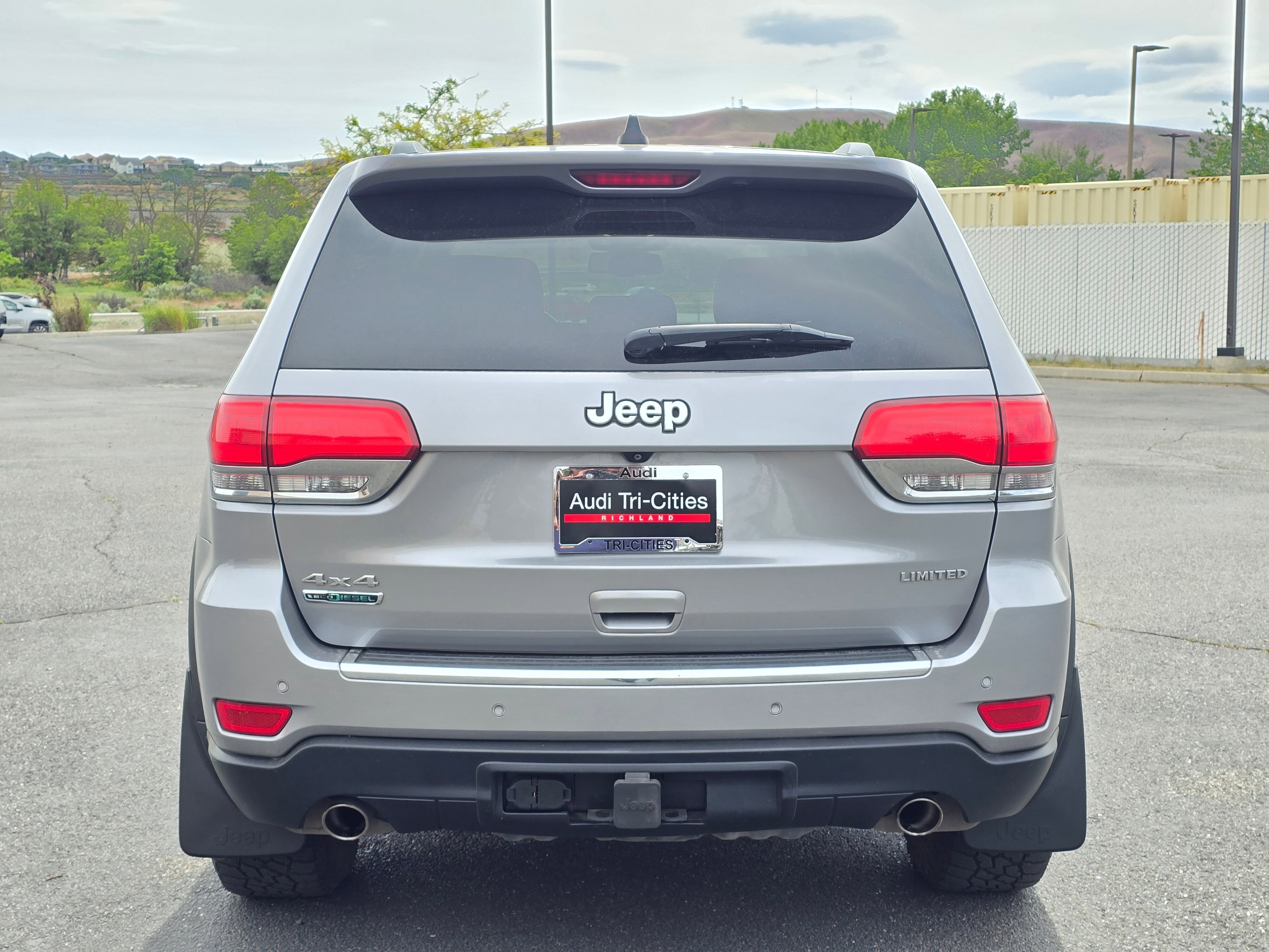 Used 2015 Jeep Grand Cherokee Limited w/ Luxury Group II AWD/4WD image 38