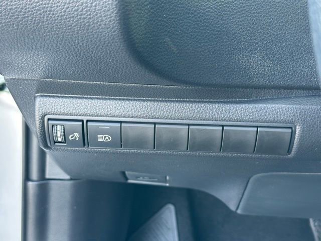 Used 2025 Toyota Corolla LE image 23