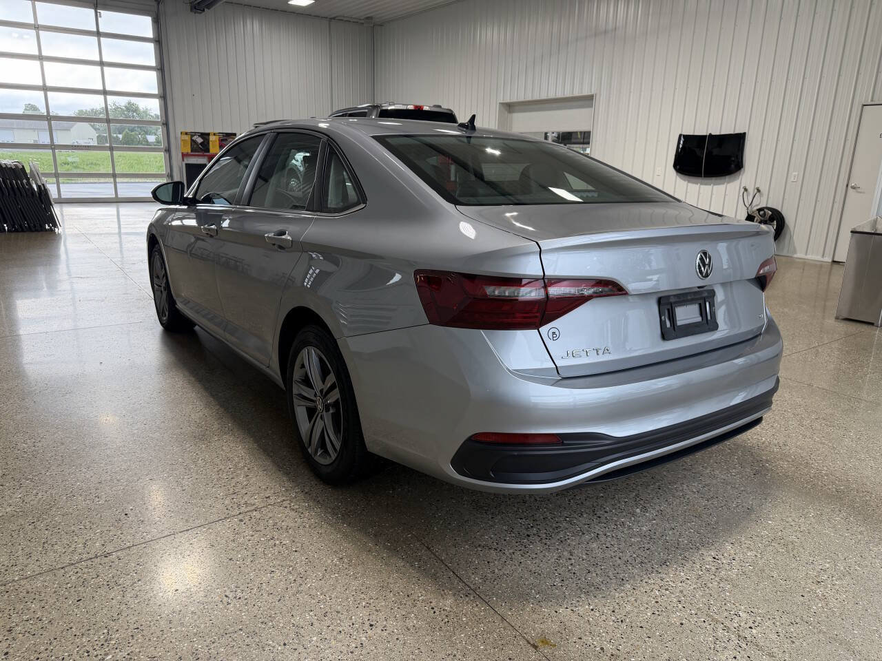 Used 2022 Volkswagen Jetta SE FWD image 3