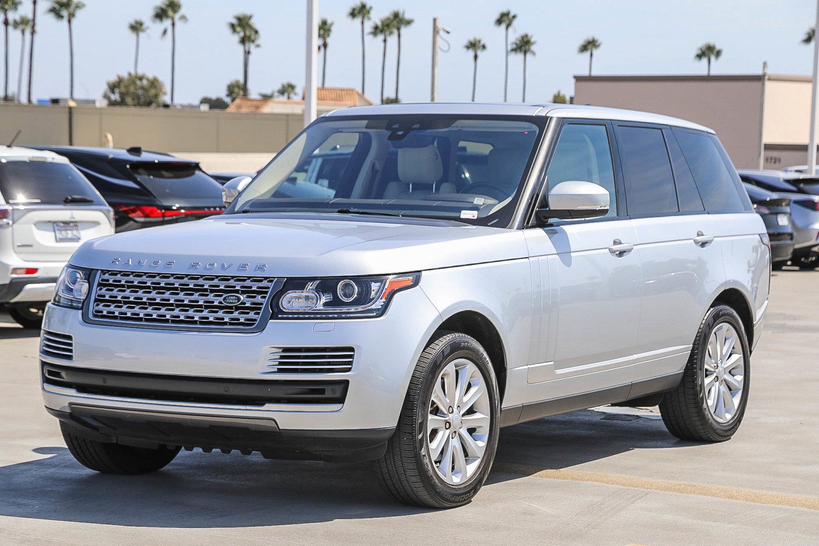 Used 2017 Land Rover Range Rover HSE AWD/4WD image 3