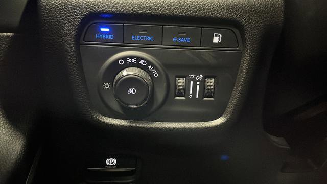 Used 2023 Jeep Grand Cherokee 4WD 4xe image 41