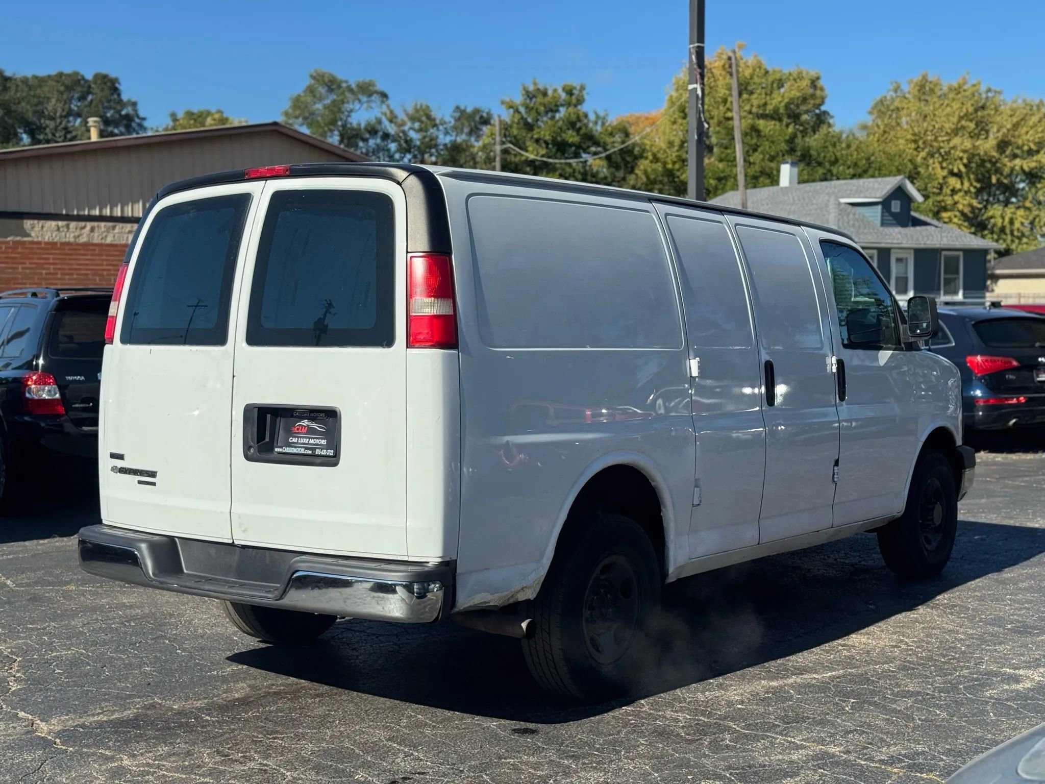 Used 2011 Chevrolet Express 2500 image 5
