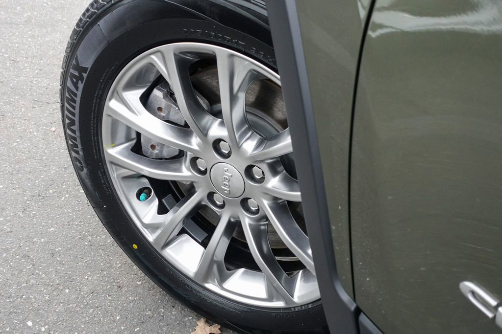 Used 2021 Jeep Cherokee Latitude Plus w/ Sun & Sound Group image 11