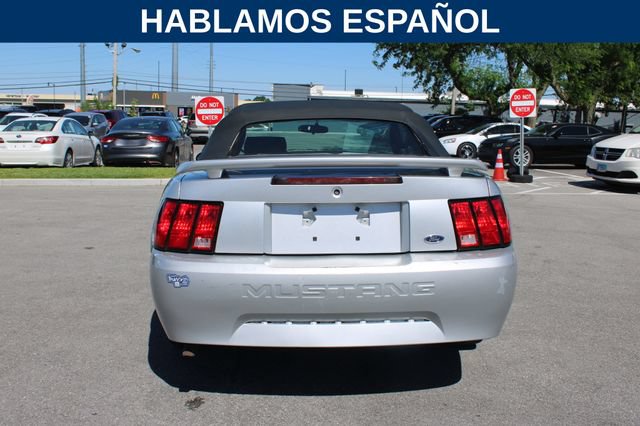 Used 2004 Ford Mustang Convertible RWD image 4