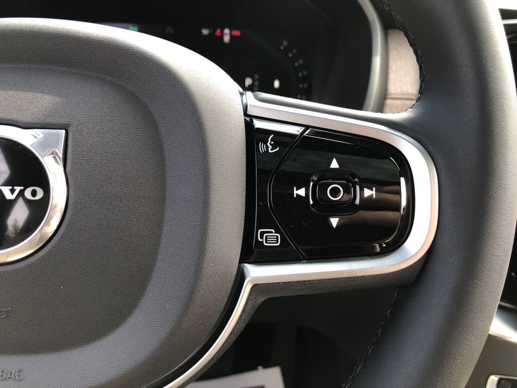New 2026 Volvo XC90 B6 Plus w/ Protection Package Premier AWD/4WD image 16